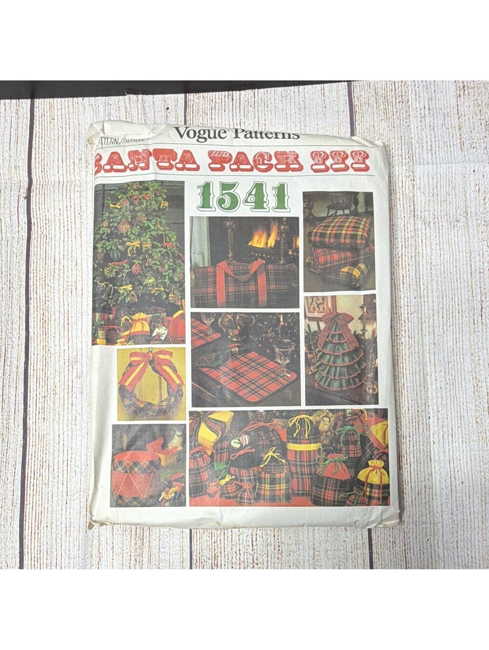 Vogue Patterns 1541 Vintage Uncut Santa Pack It! Christmas Accessories One Size